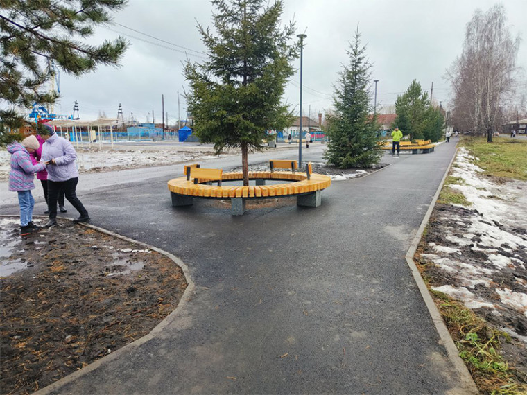 Речная тематика в Подтёсово теперь подчёркнута и во внешнем виде посёлка. Речная тематика в Подтёсово теперь подчёркнута и во внешнем виде посёлка.
